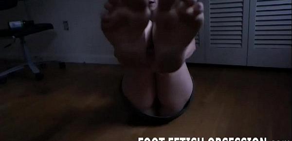  Roxie and I need someone who loves worshiping feet